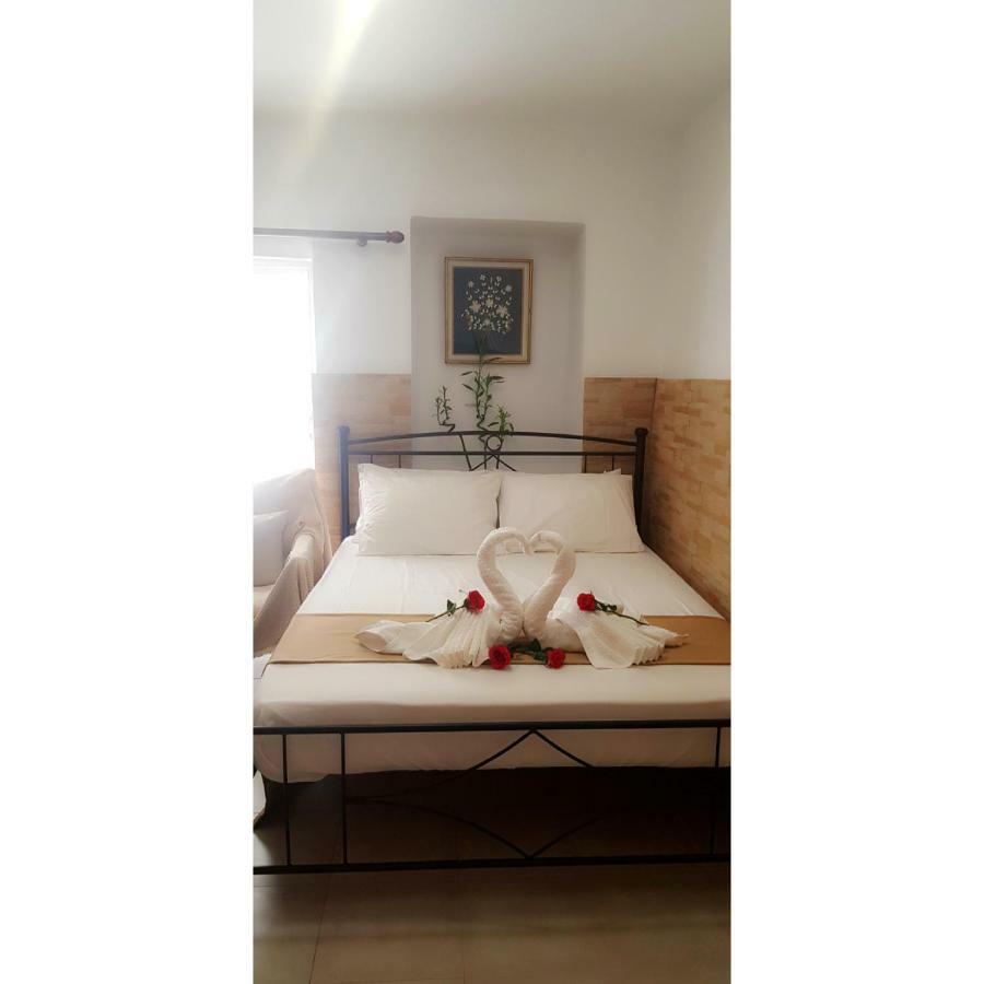 Penny's In The Heart Of Poros * Poros Town